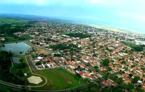 Mulher é agredida com golpes de capacete e atropelada pelo marido após se recusar a fazer sexo